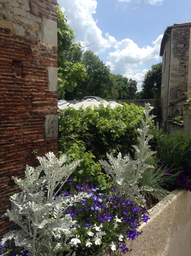 Les Halles Chambre D'Hotes Verteuil-sur-Charente Exterior foto